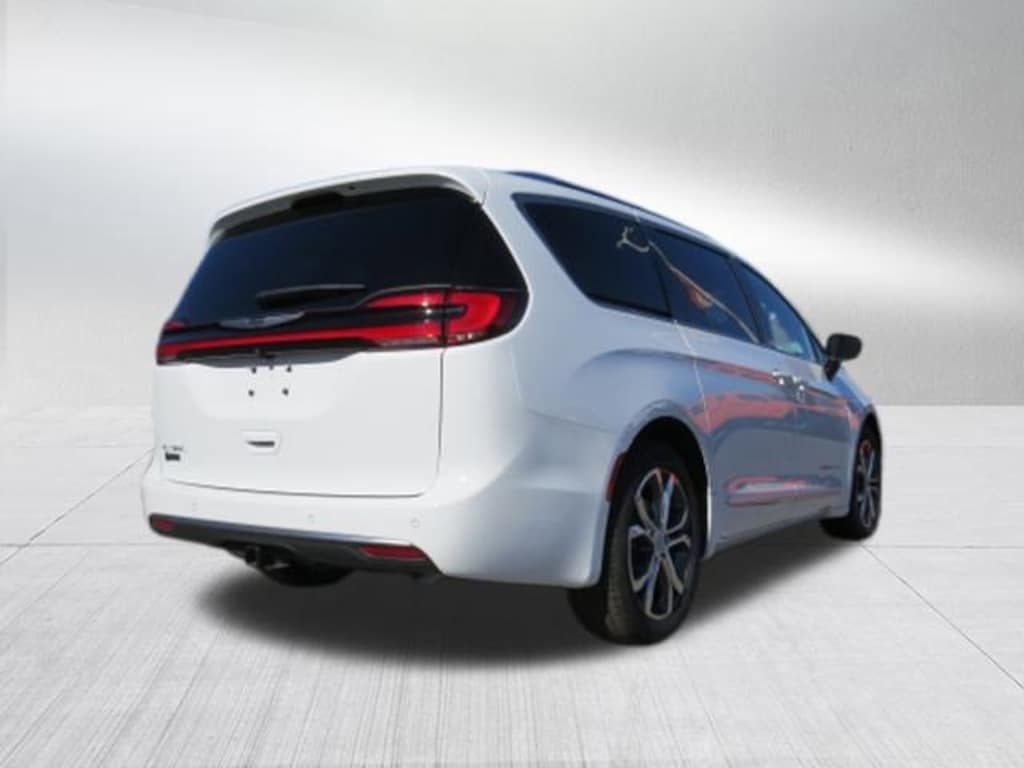New 2026 Chrysler Pacifica PINNACLE Passenger Van