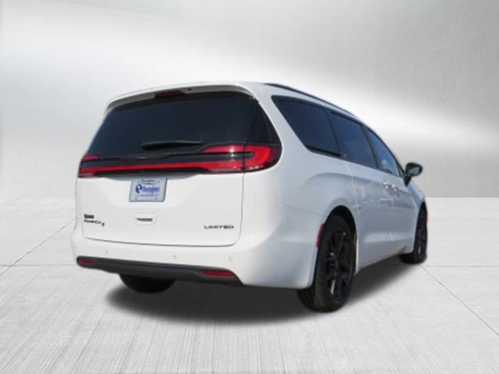 Used 2025 Chrysler Pacifica Limited Van Passenger Van