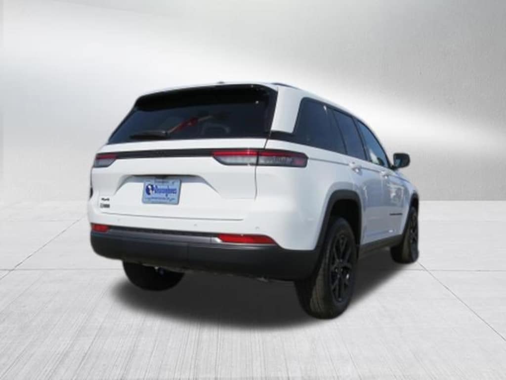 New 2026 Jeep Grand Cherokee Laredo Altitude Sport Utility