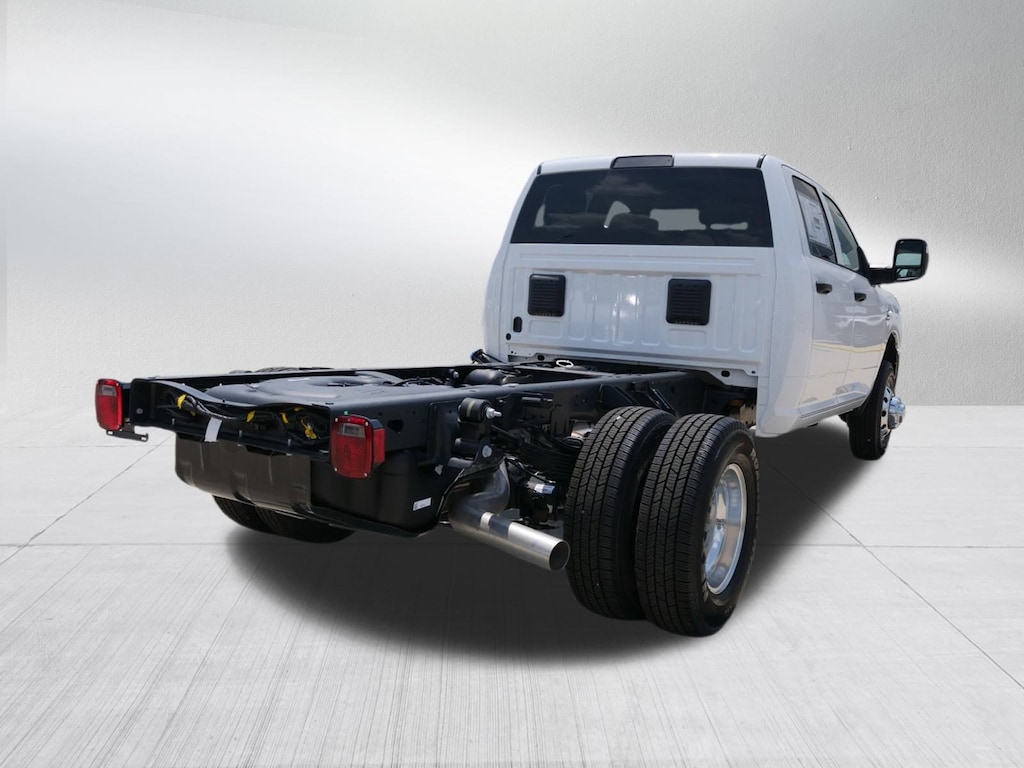 New 2025 Ram 3500 Chassis Cab 3500 TRADESMAN CREW CAB CHASSIS 4X4 60' CA Pickup