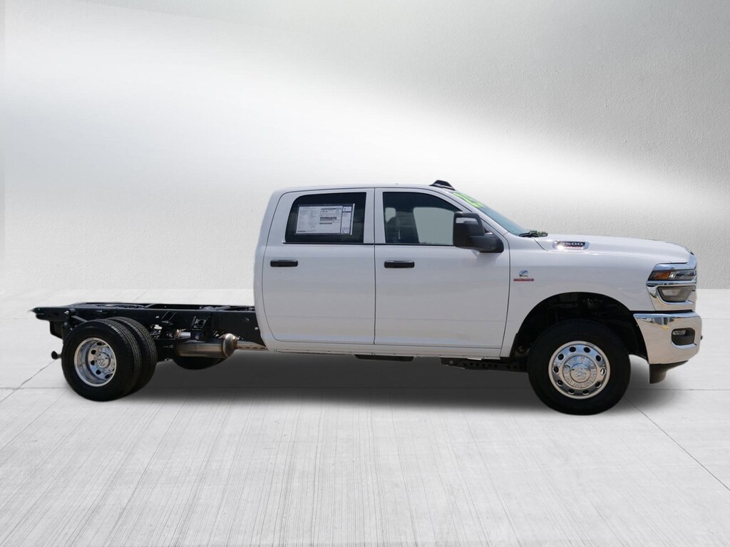 New 2025 Ram 3500 Chassis Cab 3500 TRADESMAN CREW CAB CHASSIS 4X4 60' CA Pickup