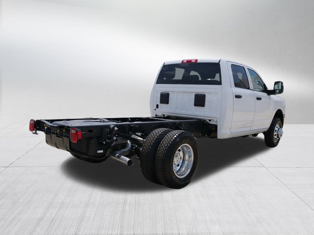 New 2025 Ram 3500 Chassis Cab 3500 TRADESMAN CREW CAB CHASSIS 4X4 60' CA Pickup