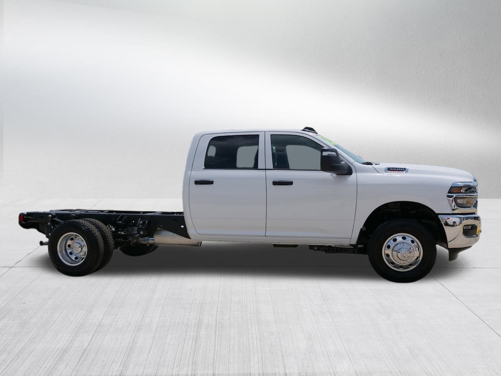 New 2025 Ram 3500 Chassis Cab 3500 TRADESMAN CREW CAB CHASSIS 4X4 60' CA Pickup