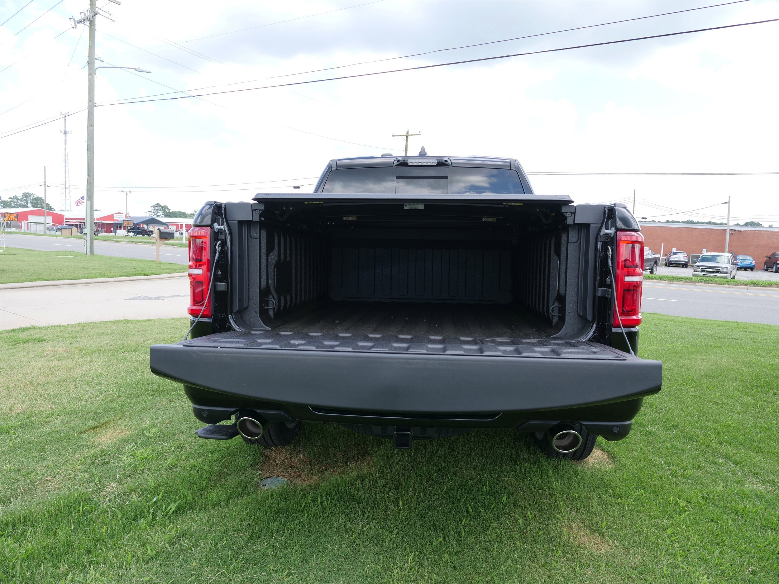 2025 Ram 1500 photo 4