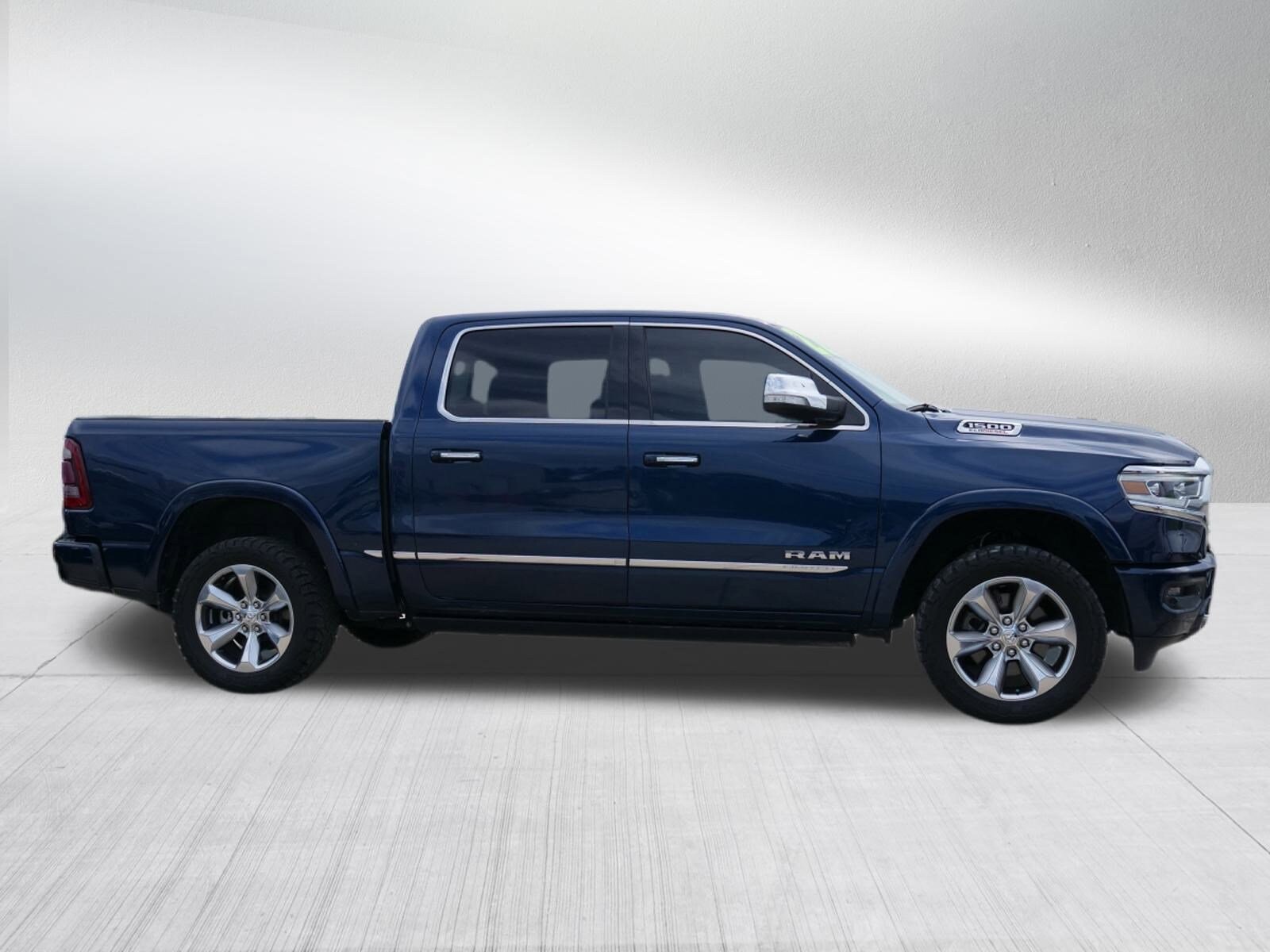 2022 Ram 1500 Limited photo 2