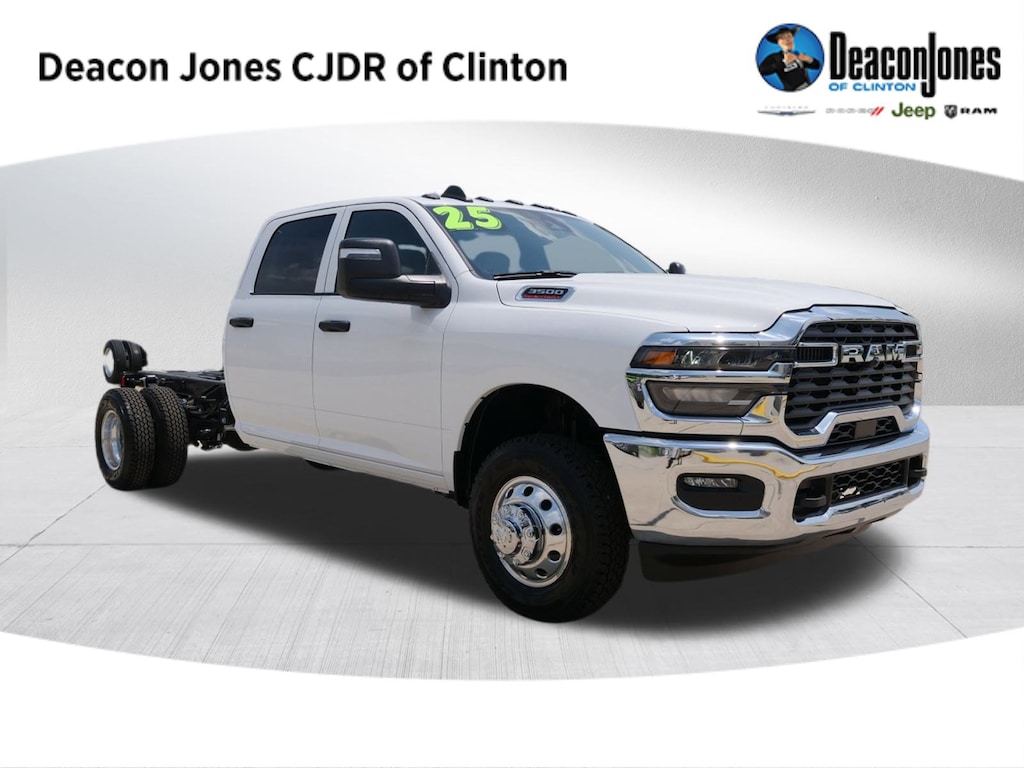 New 2025 Ram 3500 Chassis Cab 3500 TRADESMAN CREW CAB CHASSIS 4X4 60' CA Pickup