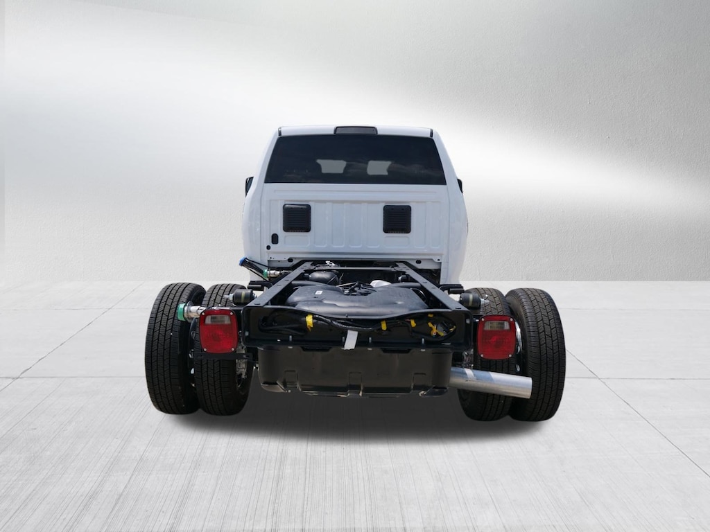 New 2025 Ram 3500 Chassis Cab 3500 TRADESMAN CREW CAB CHASSIS 4X4 60' CA Pickup