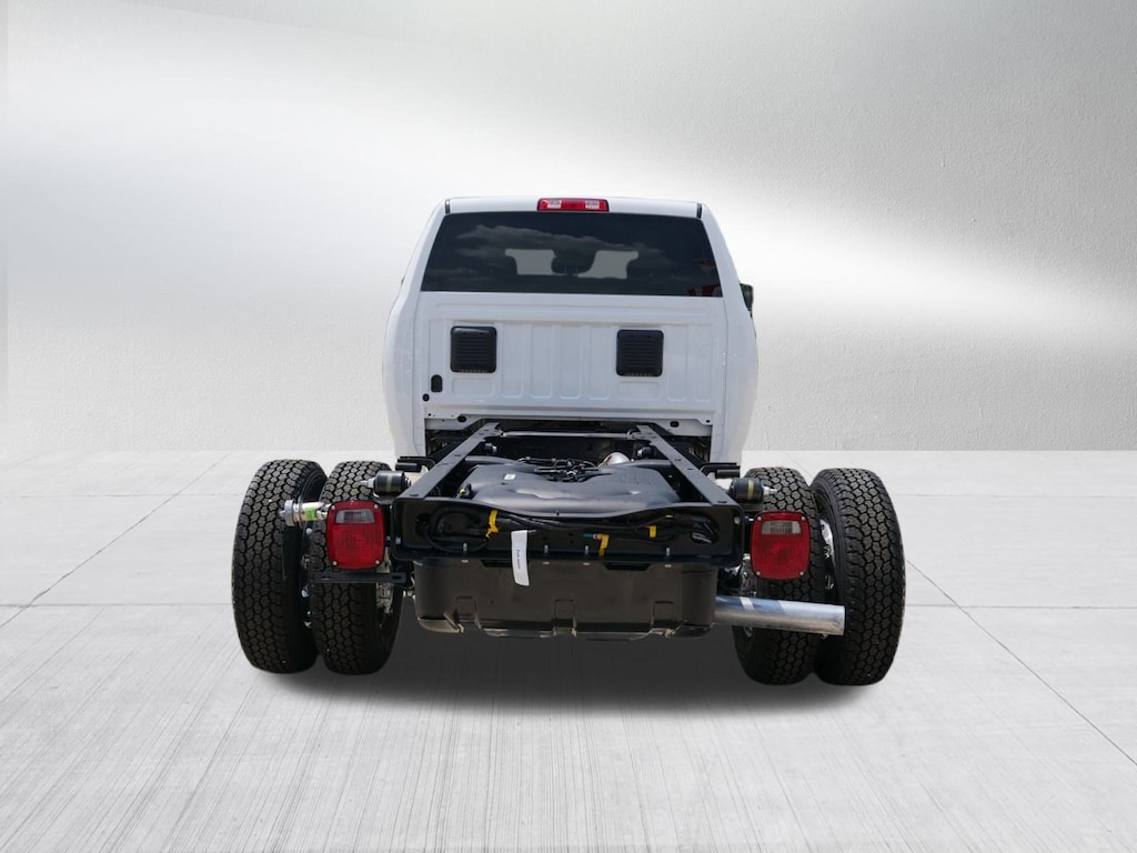 New 2025 Ram 3500 Chassis Cab 3500 TRADESMAN CREW CAB CHASSIS 4X4 60' CA Pickup