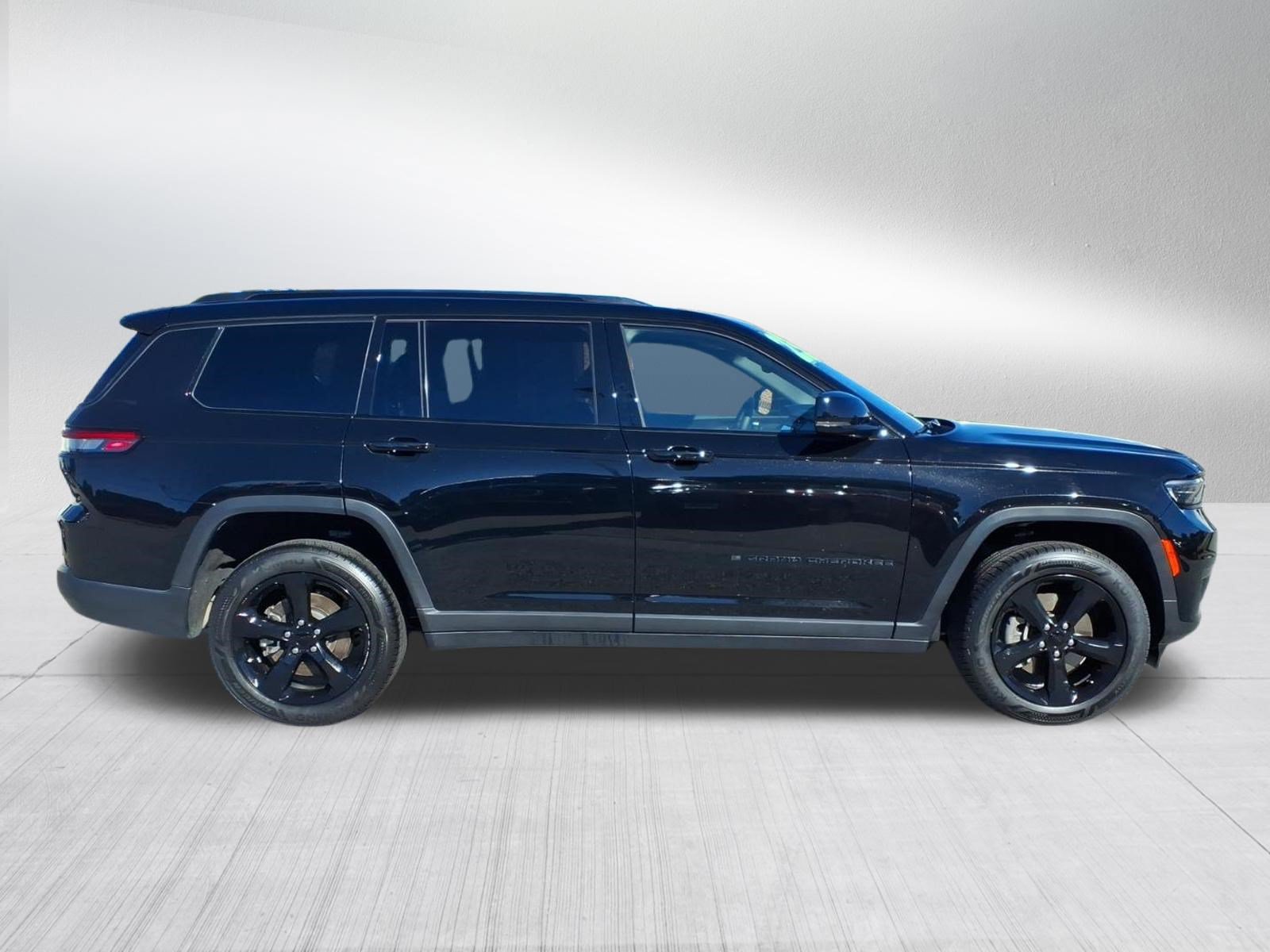 Used 2023 Jeep Grand Cherokee L Laredo SUV