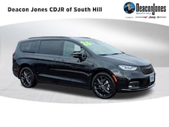 2026 Chrysler Pacifica SELECT Passenger Van