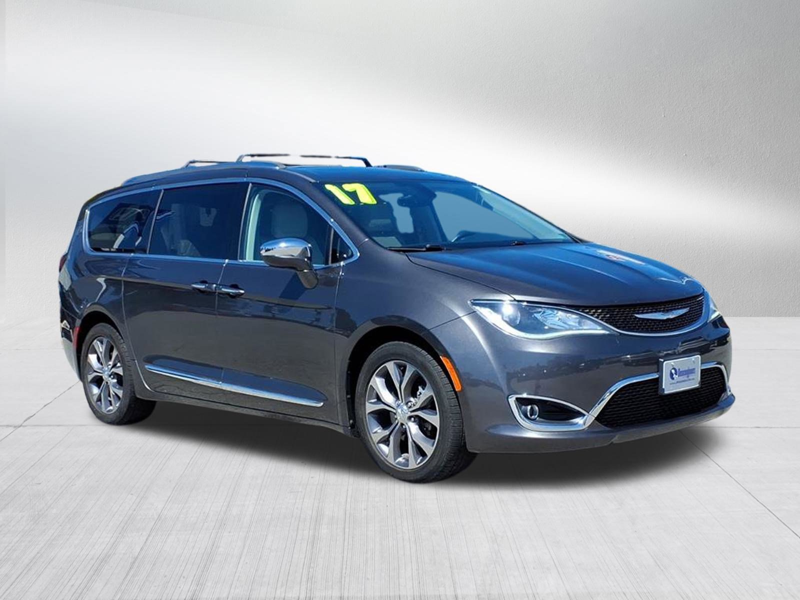 2017 Chrysler Pacifica Limited photo 2