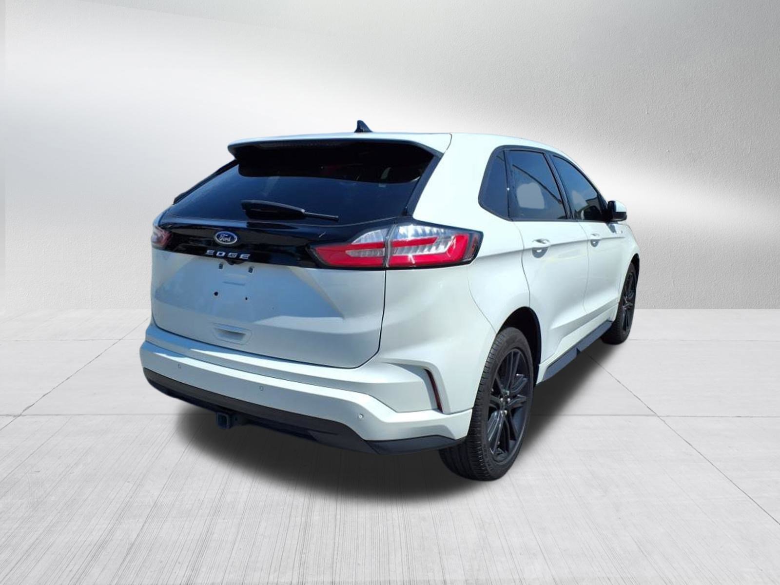 2022 Ford Edge ST photo 4