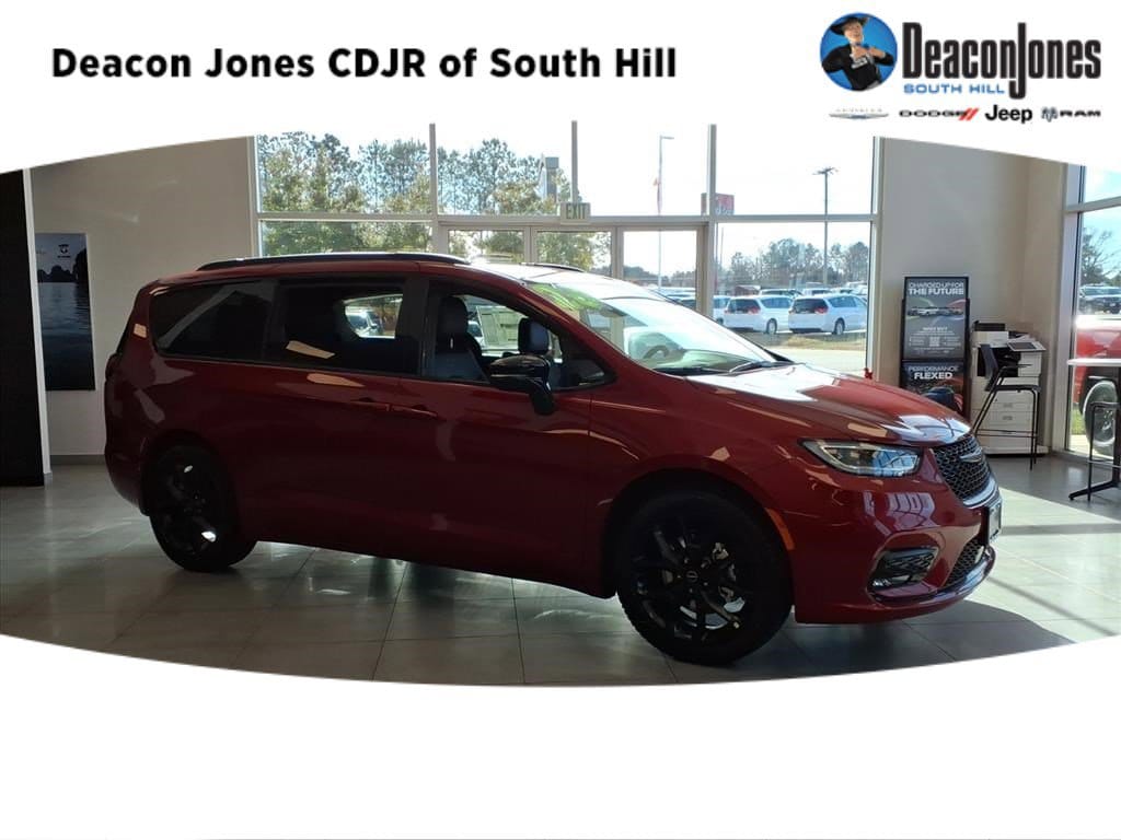 2026 Chrysler Pacifica Select's photo