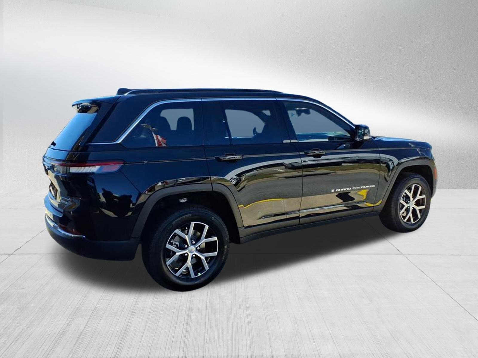 2025 Jeep Grand Cherokee Limited photo 4