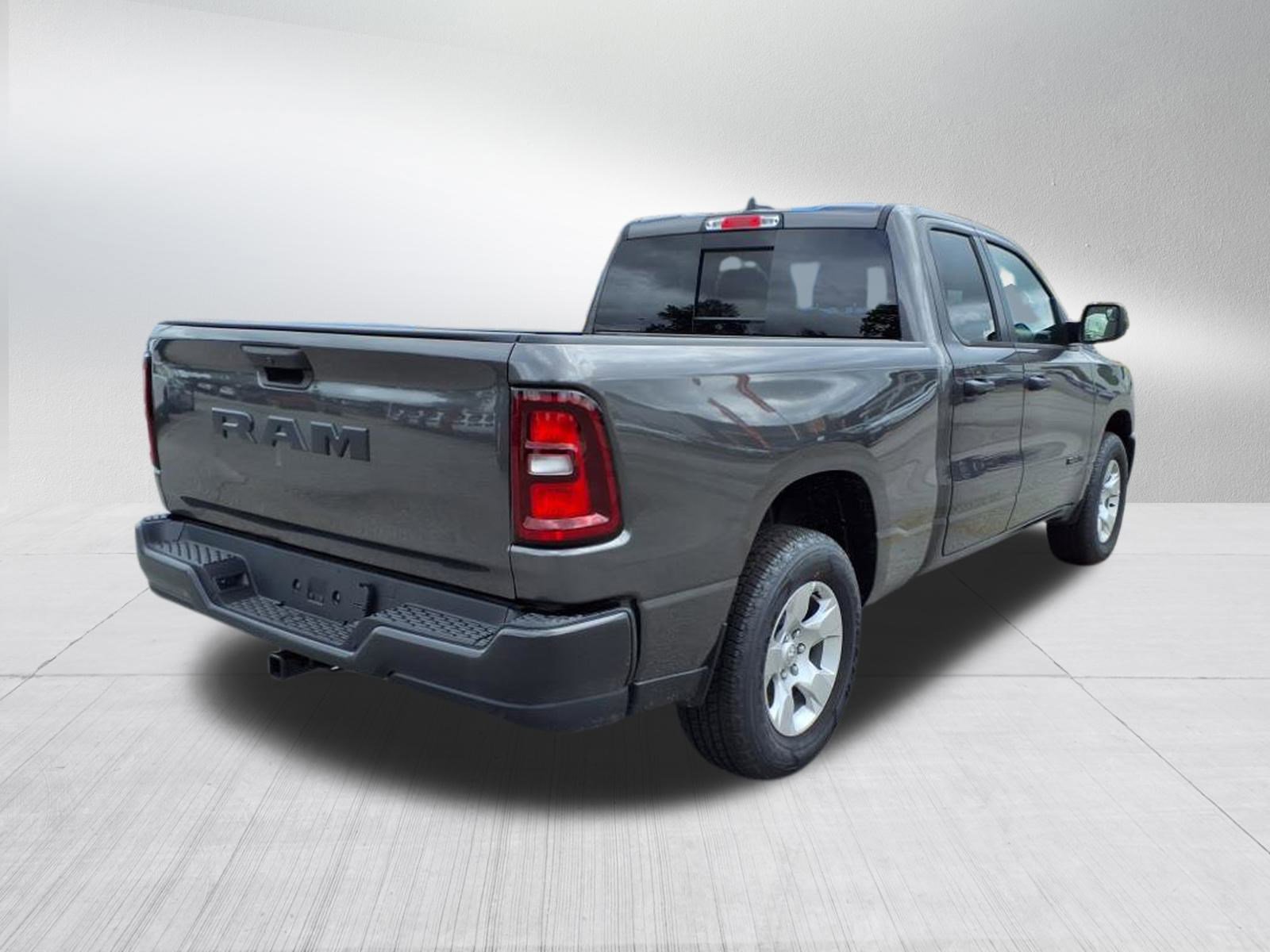 2025 Ram 1500 Tradesman photo 3