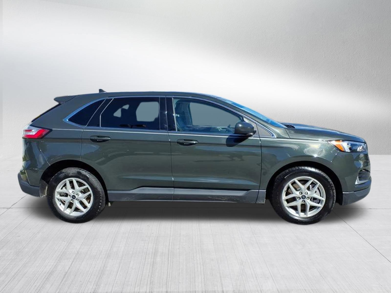 2024 Ford Edge SEL photo 3