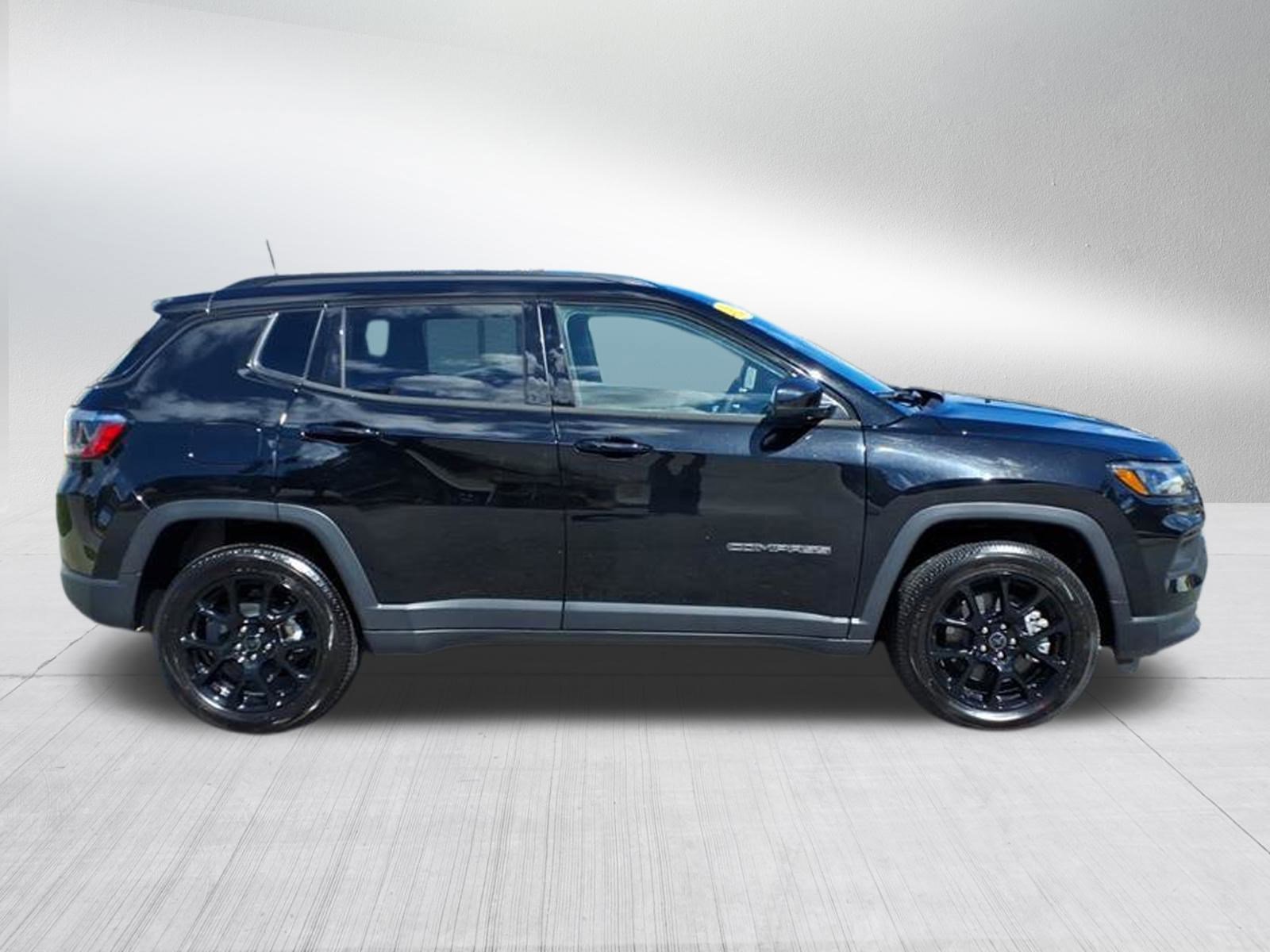 2025 Jeep Compass Latitude photo 3