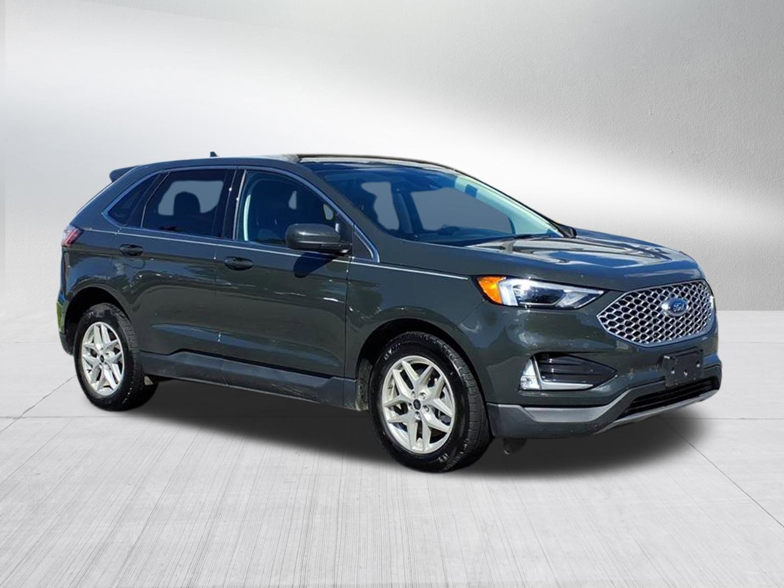 2024 Ford Edge SEL photo 2