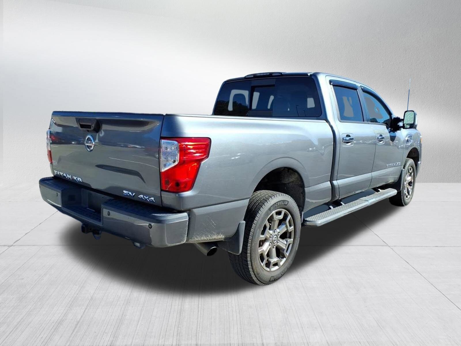 2017 Nissan Titan SV photo 4