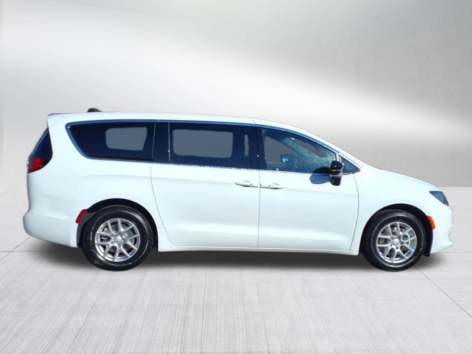 2026 Chrysler Voyager LX photo 3