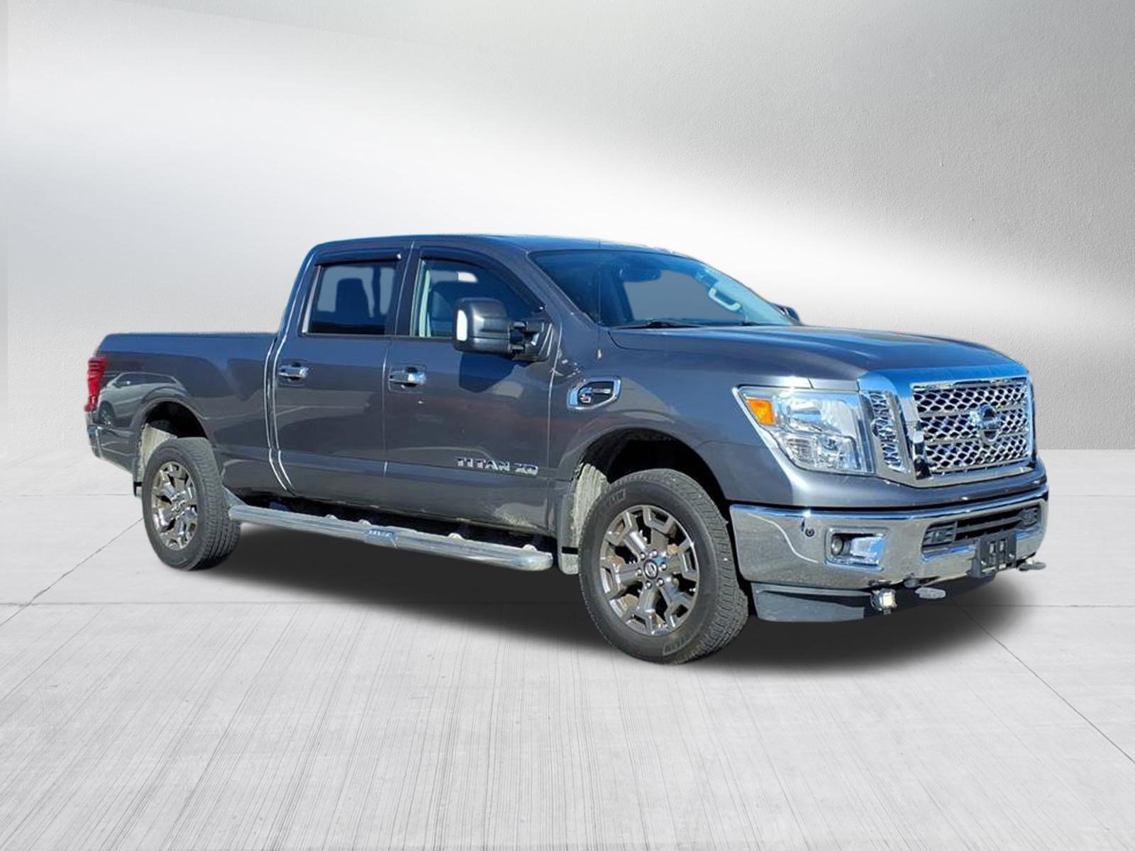 2017 Nissan Titan SV photo 2