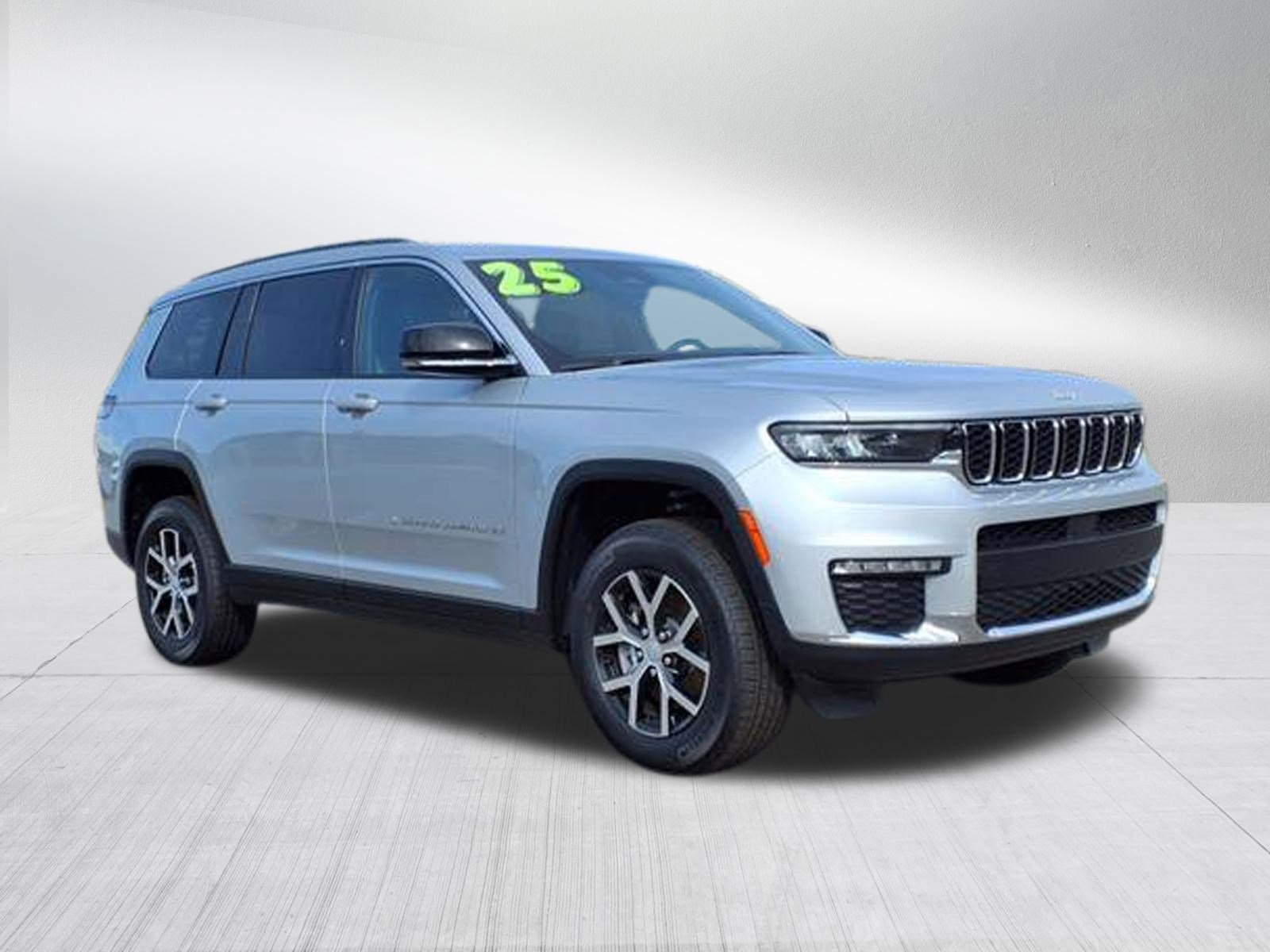 2025 Jeep Grand Cherokee Limited photo 2