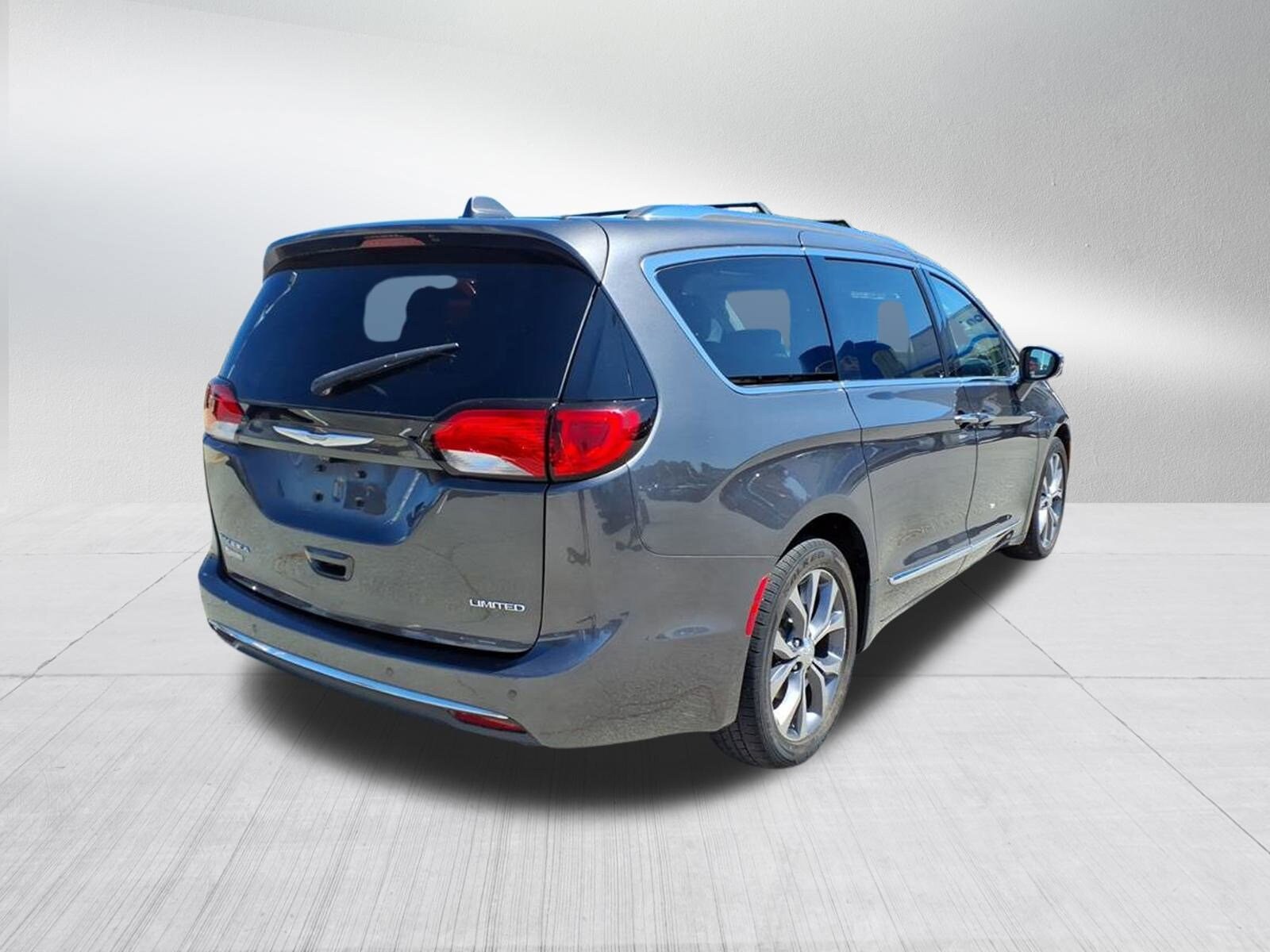 2017 Chrysler Pacifica Limited photo 4