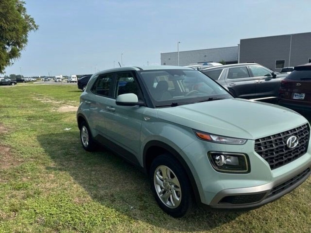 Certified 2025 Hyundai Venue SE SUV