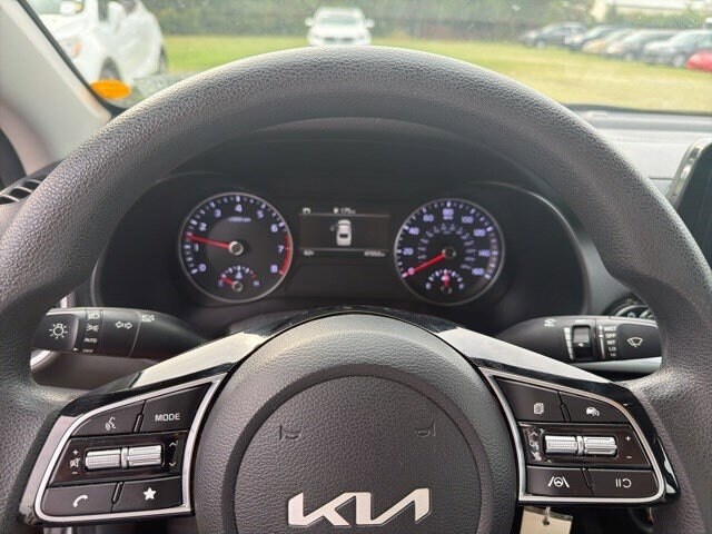 2024 Kia Forte LXS photo 3