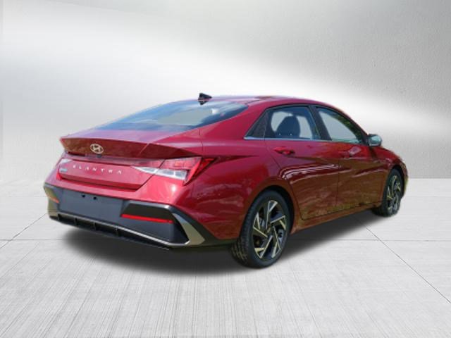 2024 Hyundai Elantra SEL Convenience photo 2