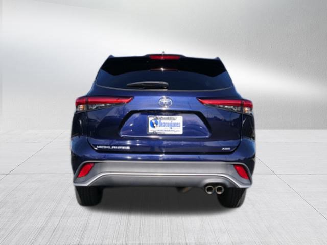 2023 Toyota Highlander L photo 3