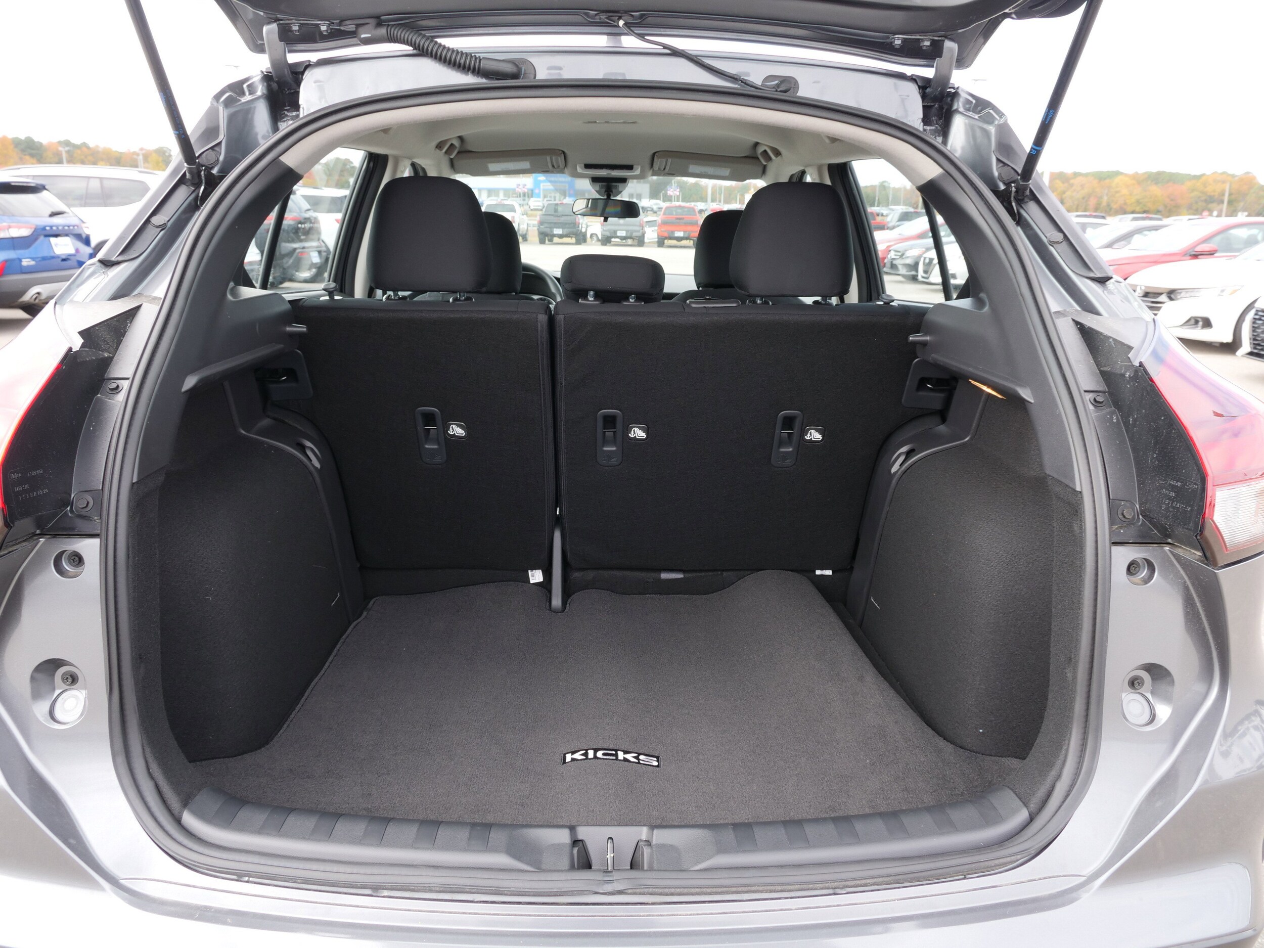 2025 Nissan KICKS PLAY Base - Photo 11
