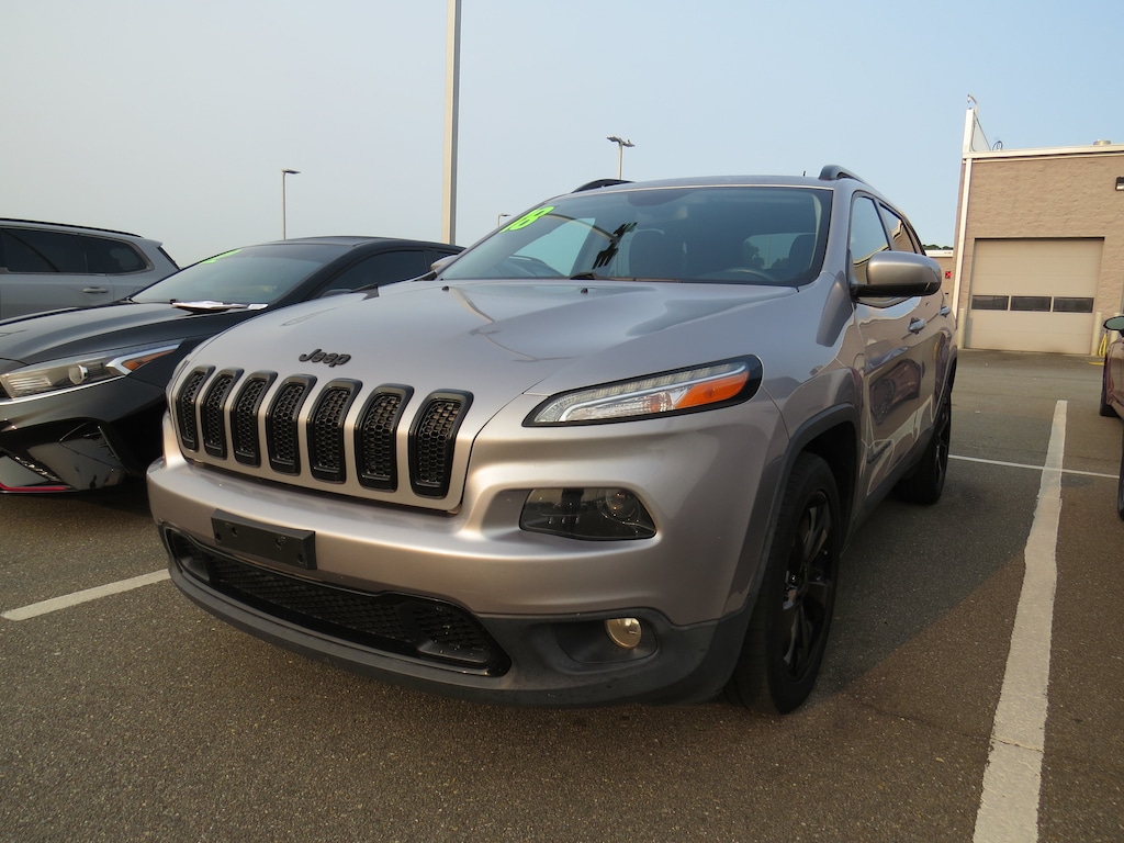 Used 2018 Jeep Cherokee Latitude FWD SUV