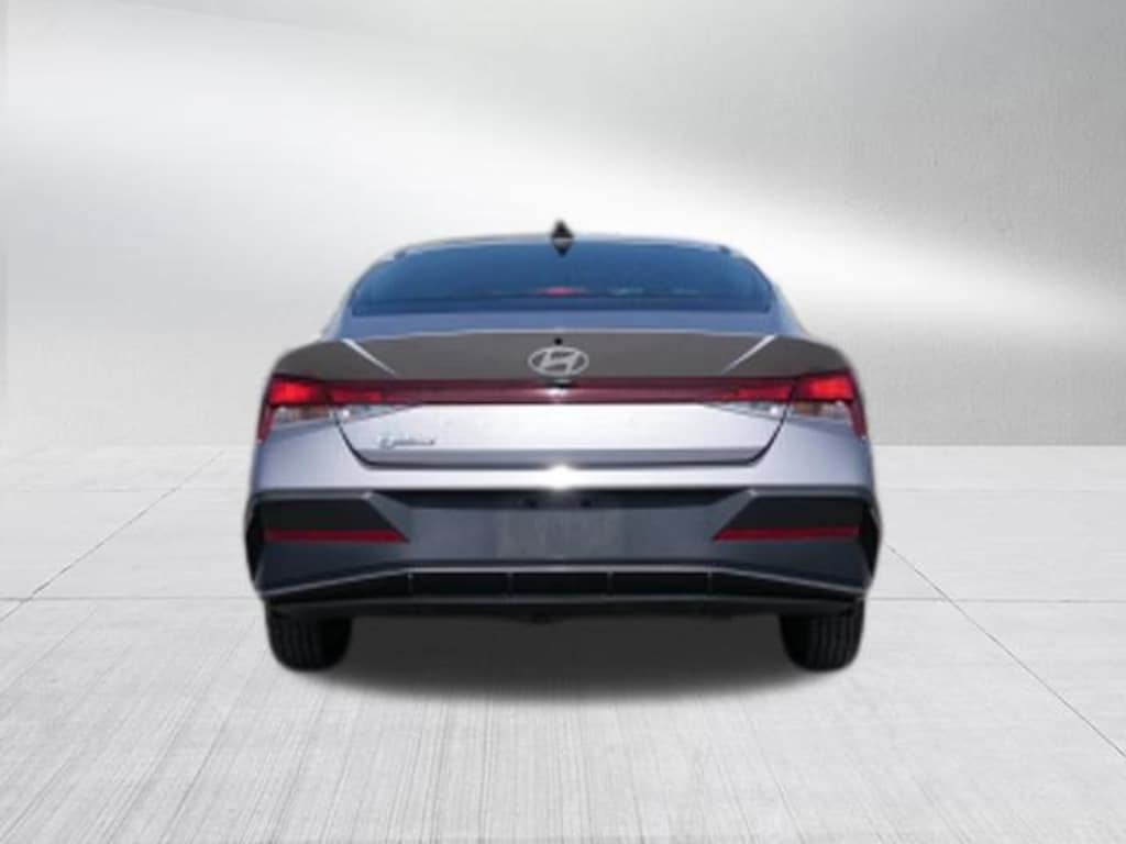 Used 2024 Hyundai Elantra SE Sedan