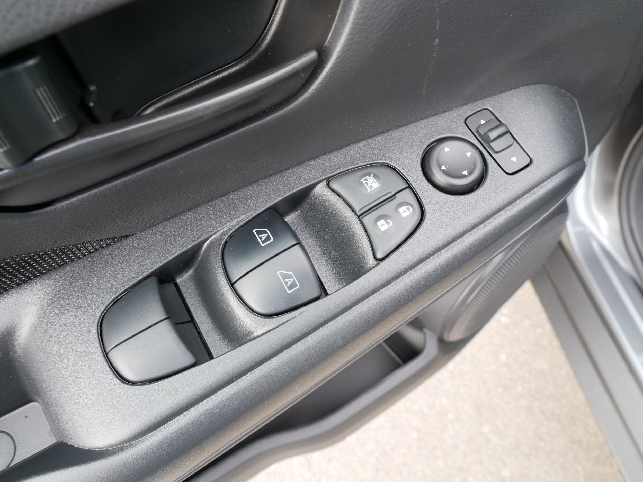 2025 Nissan KICKS PLAY Base - Photo 14