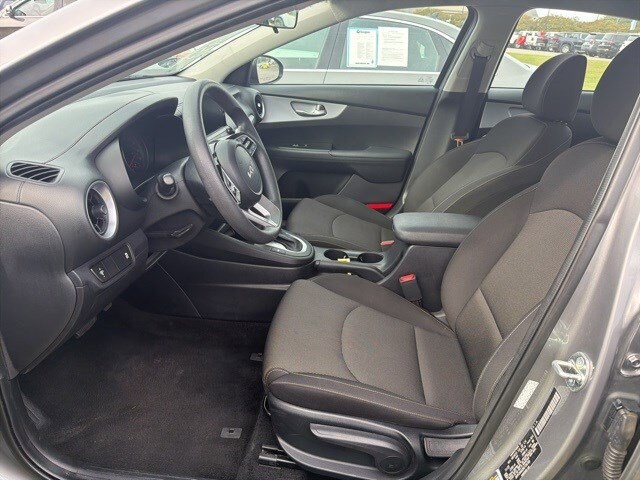 2024 Kia Forte LXS photo 2