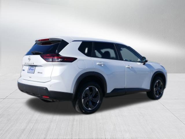 2024 Nissan Rogue SV photo 2