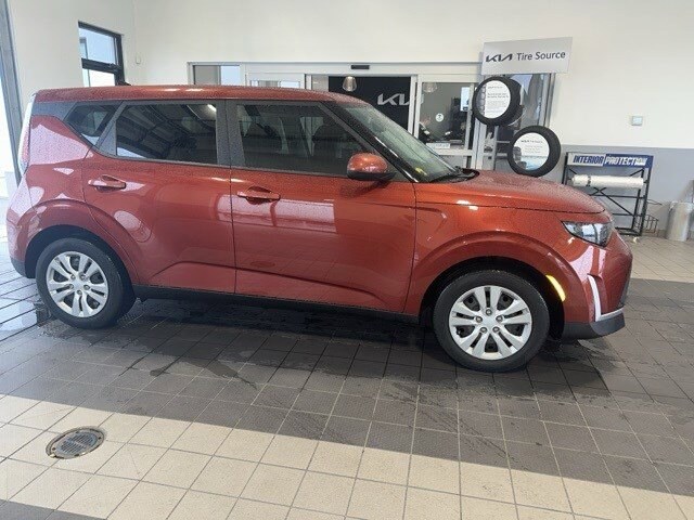 2023 Kia Soul LX photo 3