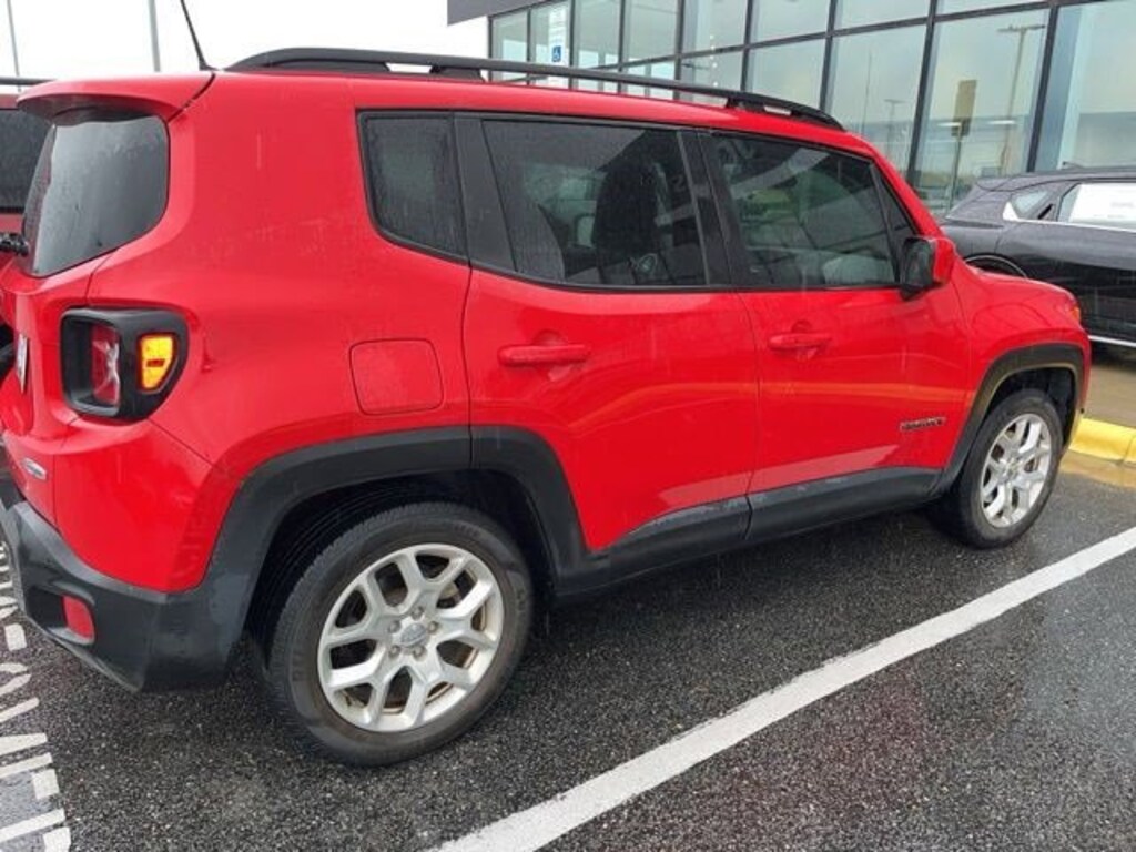 Used 2018 Jeep Renegade Latitude FWD SUV