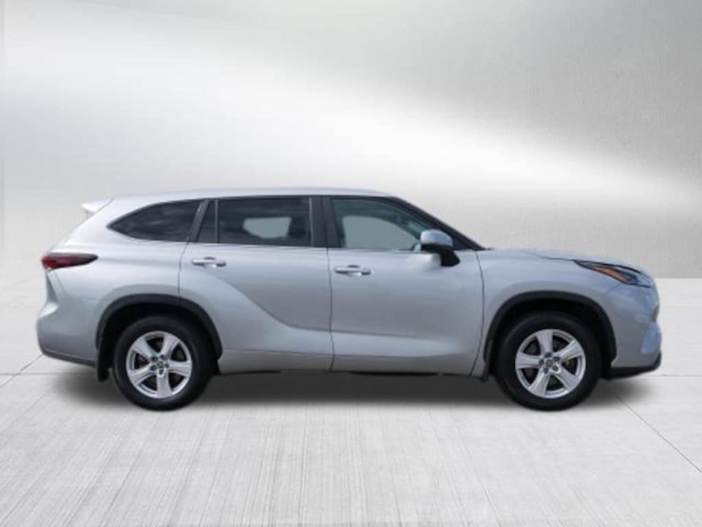 Used 2024 Toyota Highlander LE SUV