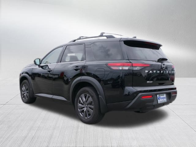 2022 Nissan Pathfinder SV photo 2