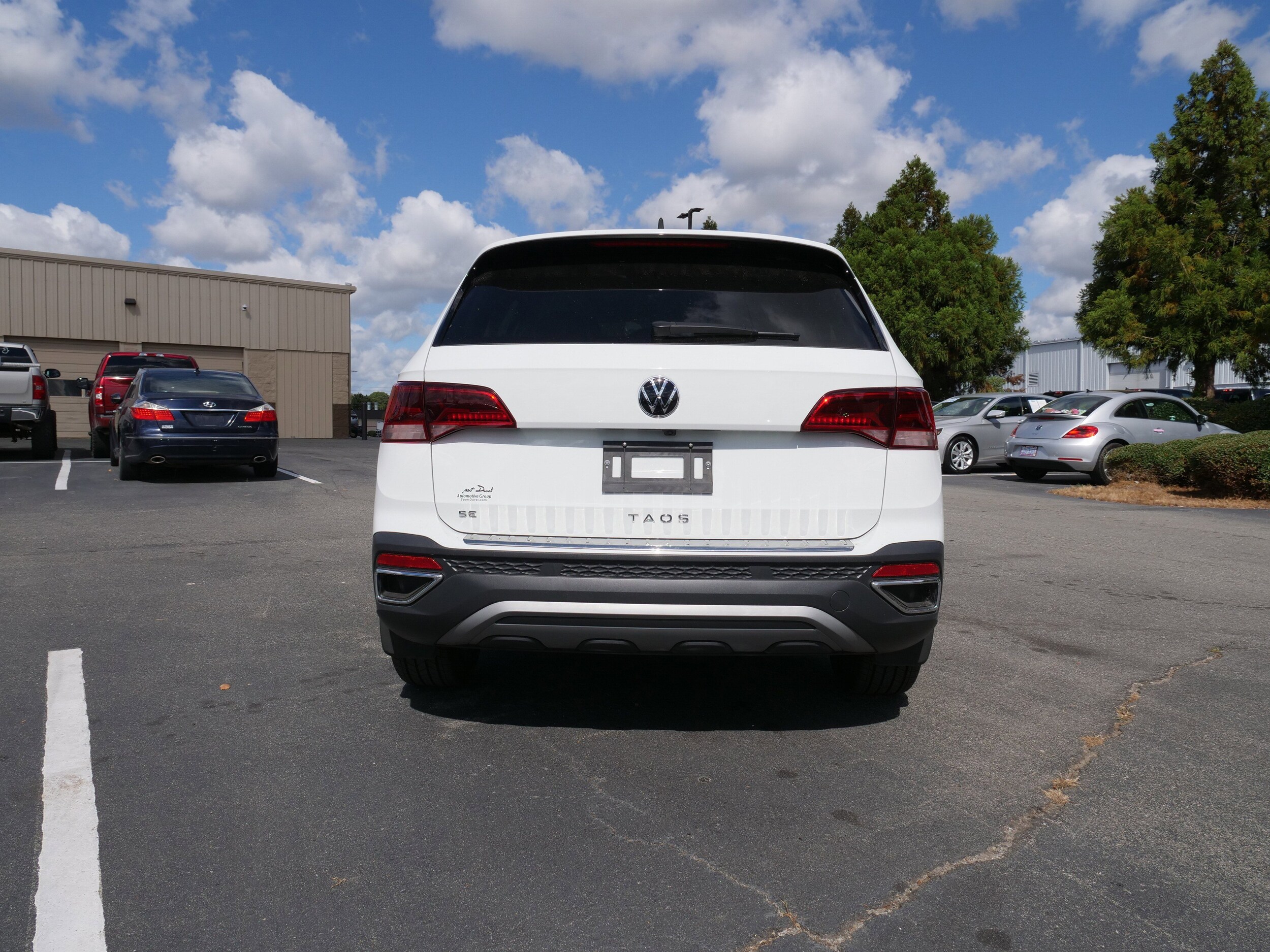 2023 Volkswagen Taos SE photo 3