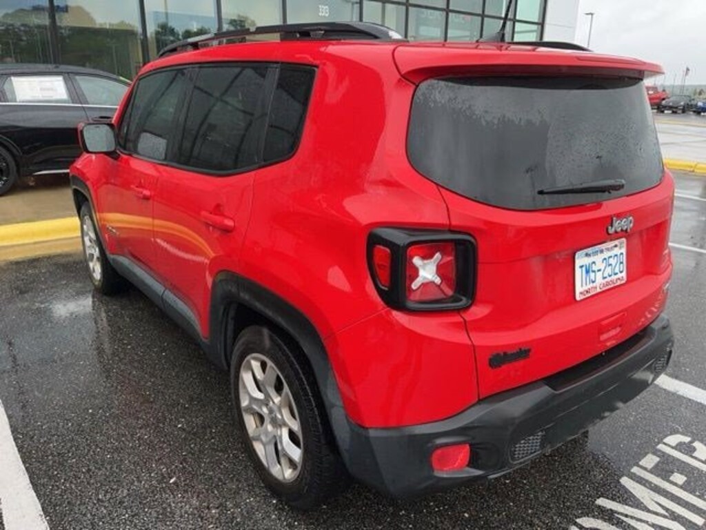 Used 2018 Jeep Renegade Latitude FWD SUV
