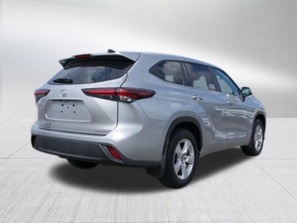 Used 2024 Toyota Highlander LE SUV