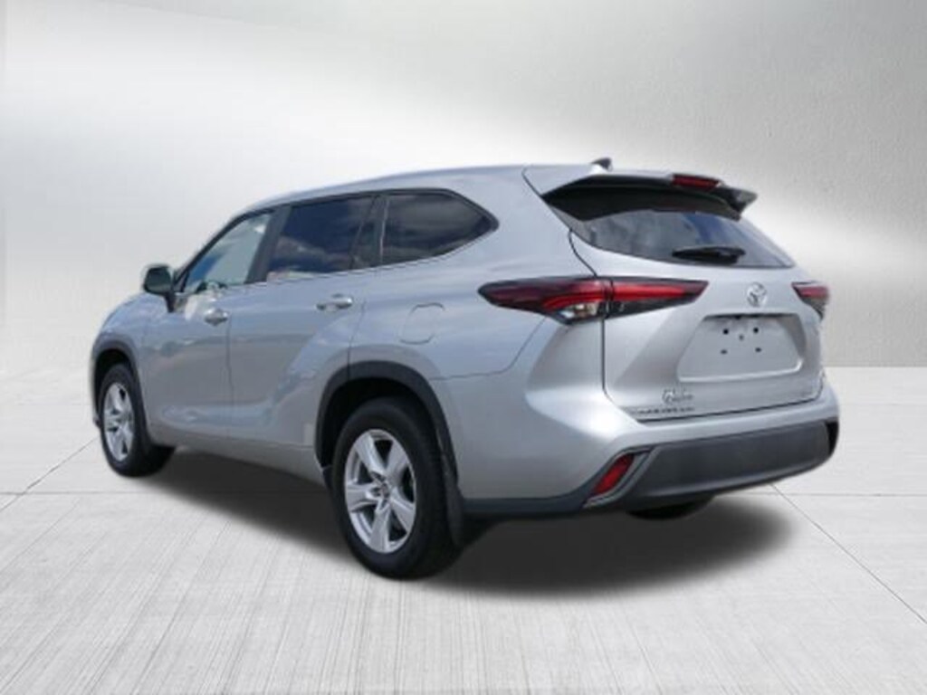 Used 2024 Toyota Highlander LE SUV