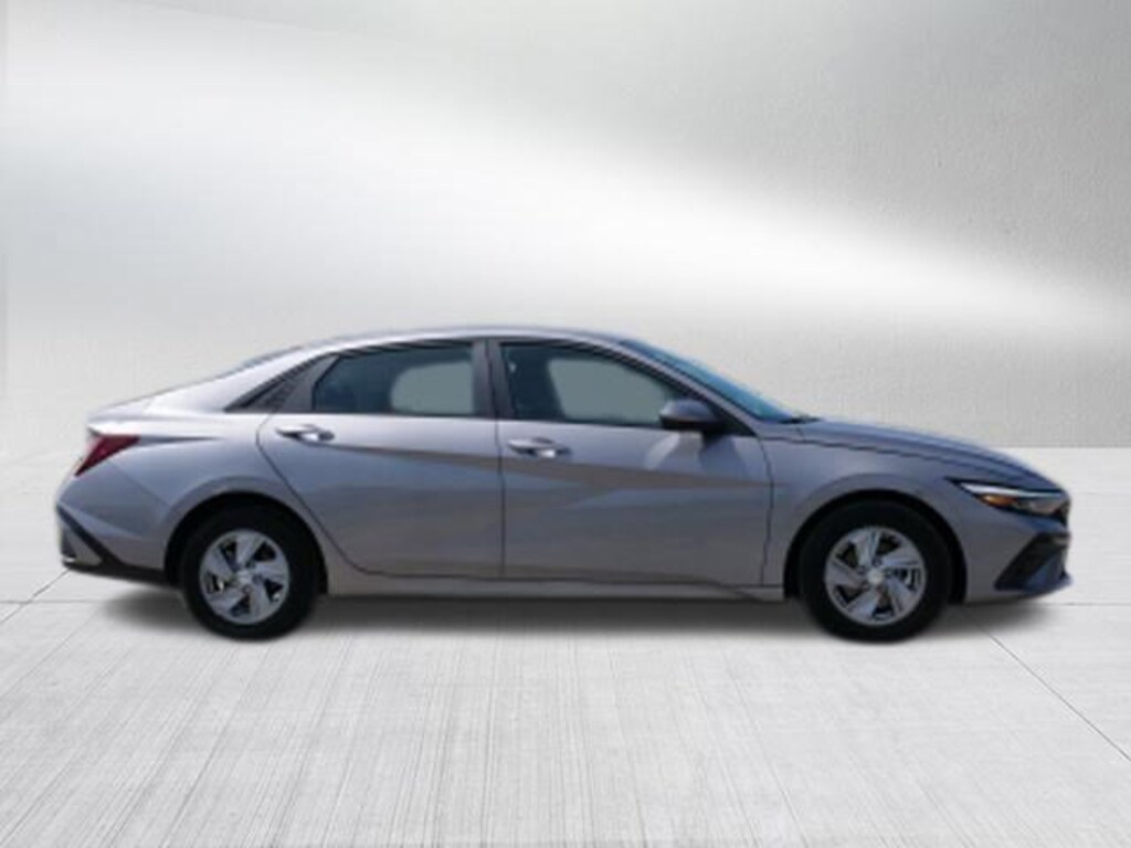 Used 2024 Hyundai Elantra SE Sedan