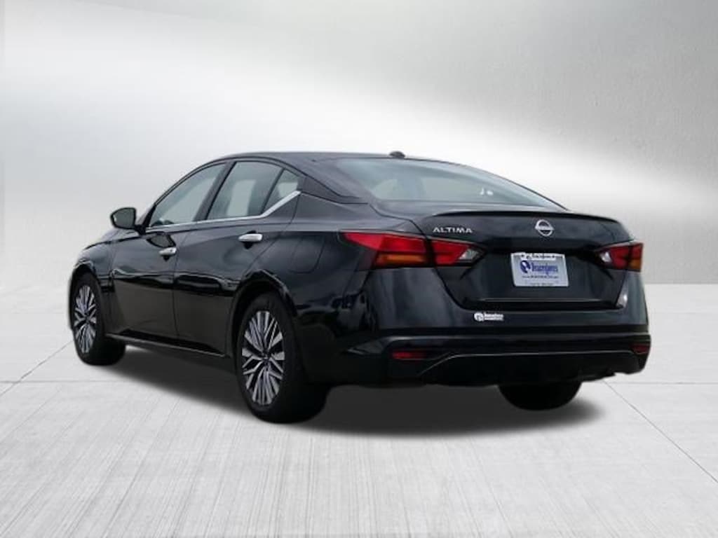 Used 2025 Nissan Altima SV Sedan