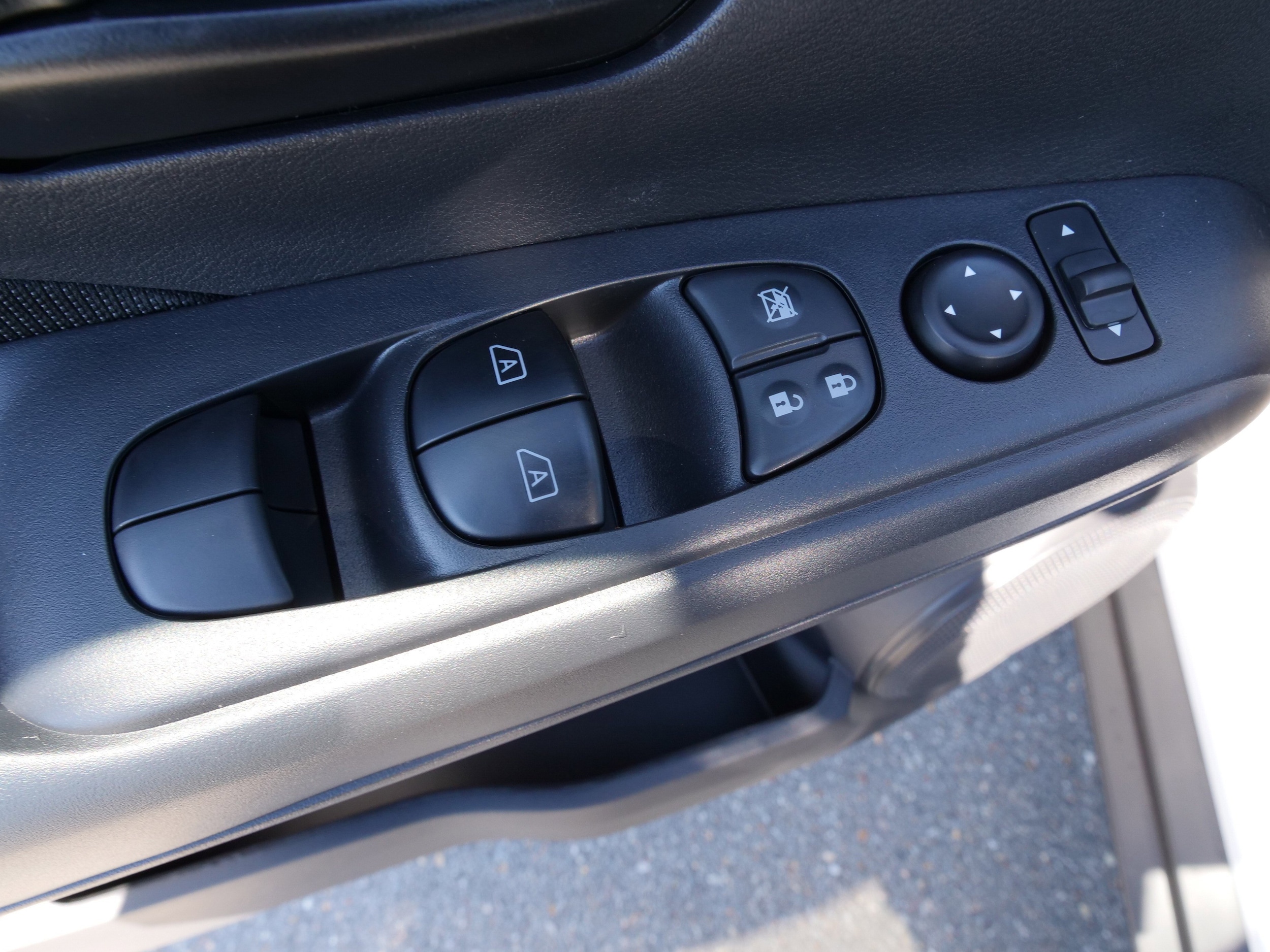 2025 Nissan KICKS PLAY Base - Photo 17