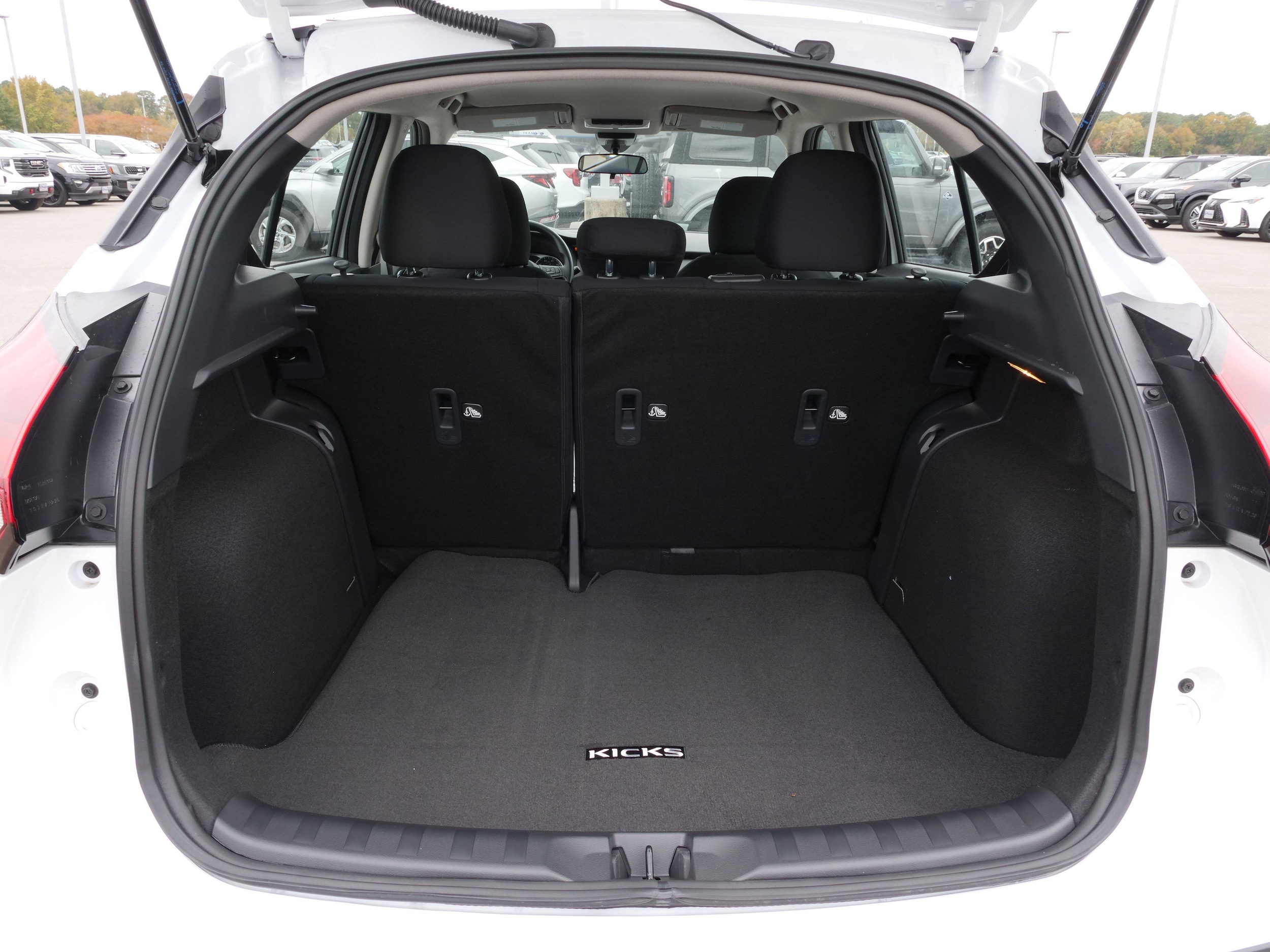 2025 Nissan KICKS PLAY Base - Photo 13