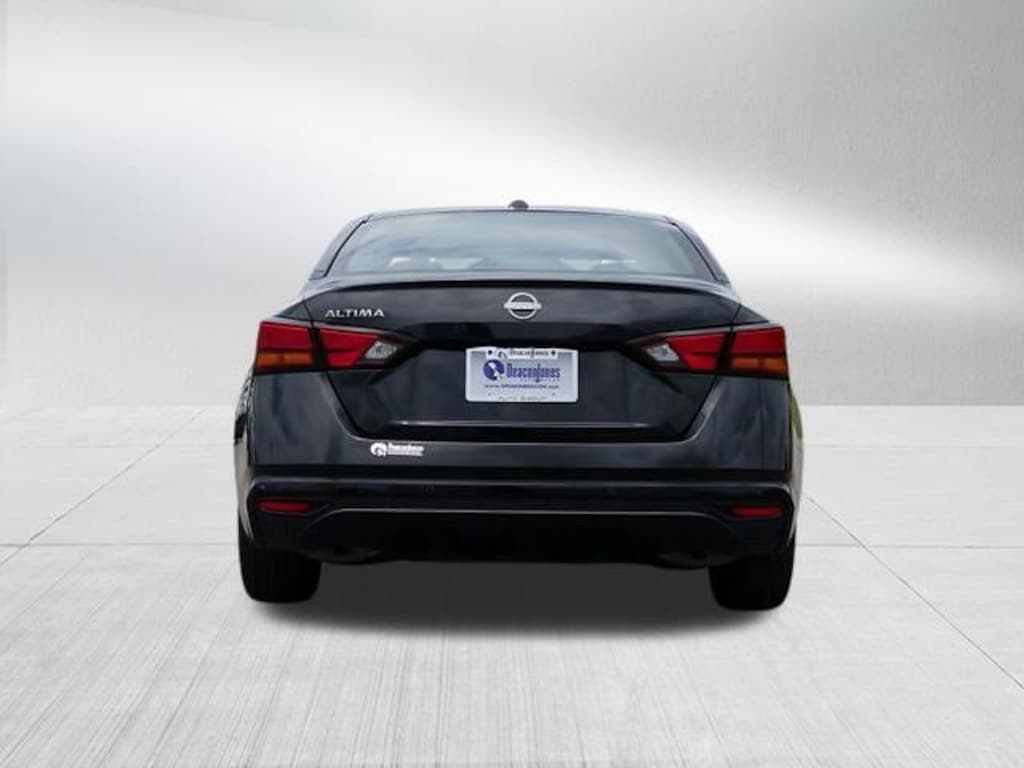 Used 2025 Nissan Altima SV Sedan